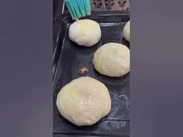 Video thumbnail for Delicious baked chicken burgers 🍔