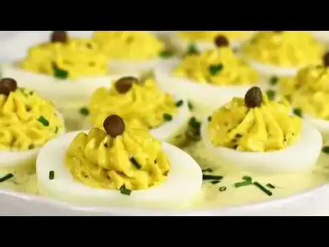 'Video thumbnail for Ouă umplute, în sos tartar - rețetă video|Laura Laurențiu'