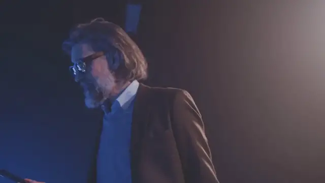 Video thumbnail for Dell says the new XPS 13 gets 26 hours of battery life