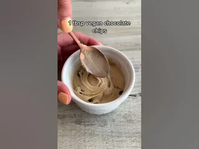 Video thumbnail for Vegan microwave mug cake 🤩 #shorts