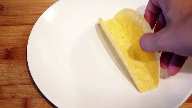 Video thumbnail for Shrimp Tacos with Hot Sauce – A Flavor Explosion in Every Bite