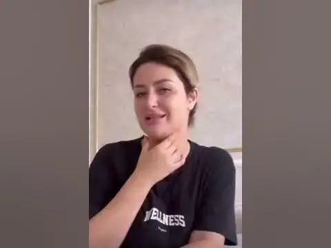 Video thumbnail for رانيا التومي :"باش نقلكم على سرّ جمالي.. نزرّق في الفيتامينات ومن 2016 و أنا تنفخ.Rania Toumi