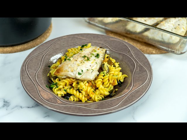 Video thumbnail for Filetes de Robalo com Macarrão Espiral no Forno