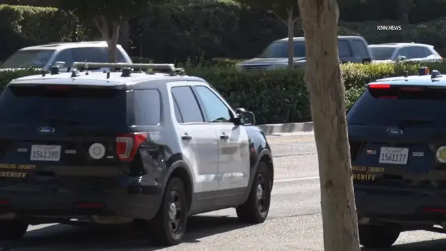 Video thumbnail for US, Los Angeles: Santa Clarita No-Bail Suspect Captured After Foot Pursuit.