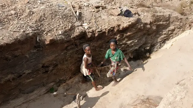 Video thumbnail for The artisanal miners behind Nigeria’s lithium boom
