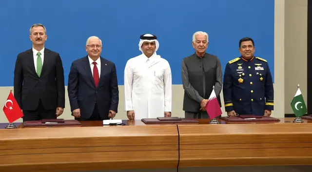 Video thumbnail for Qatar, Turkiye, Pakistan and Indonesia sign defence production agreement