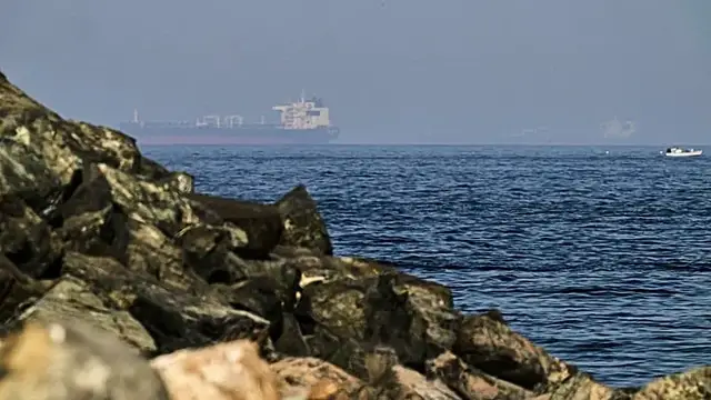 Video thumbnail for Iran, Oman agree temporary Strait of Hormuz corridor