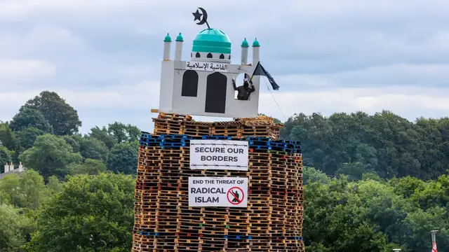 Video thumbnail for Mosque model placed on top of Northern Ireland bonfire