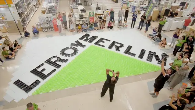 'Video thumbnail for Largest hand tool mosaic - 58 m2 (624.31 sq ft) by Leroy Merlin'