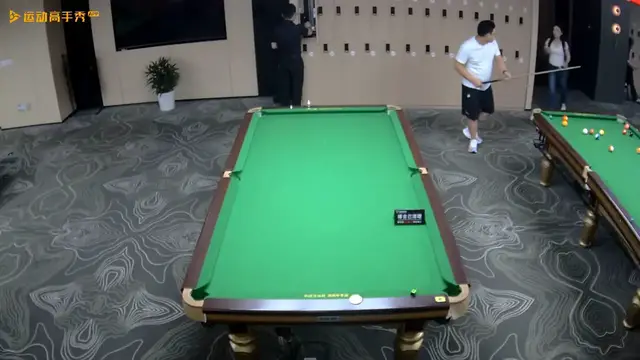 Video thumbnail for Cue Stick Case Falls and Hits Woman's Head in Zhejiang Billiard Hall