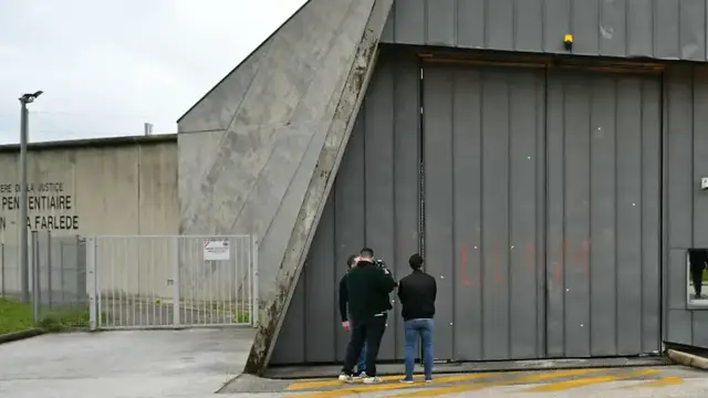 'Video thumbnail for Cars torched in new wave of attacks against French prisons'