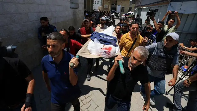 Video thumbnail for Israel bombs Al-Ahli hospital in Gaza City, killing at least four Palestinian journalists