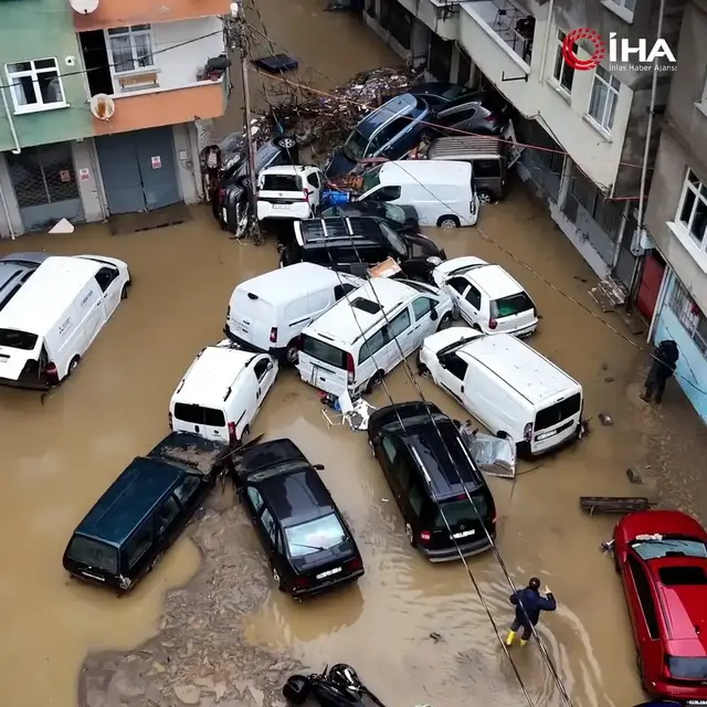 Video thumbnail for Istanbul floods leave residents stranded