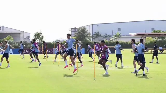 Video thumbnail for US: England completes preparations for World Cup quarterfinal against Norway in Miami.