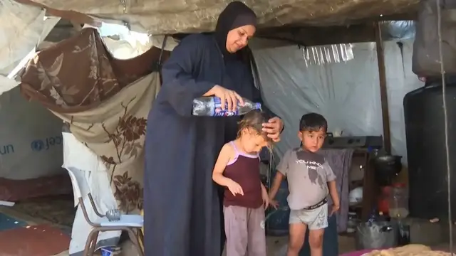 Video thumbnail for Gaza extreme heat : Displaced Palestinians battle sweltering conditions