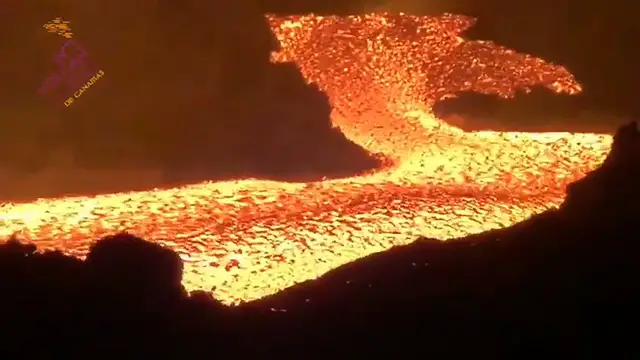 Video thumbnail for Lavastrom vom Abend des 18. OKT 2021