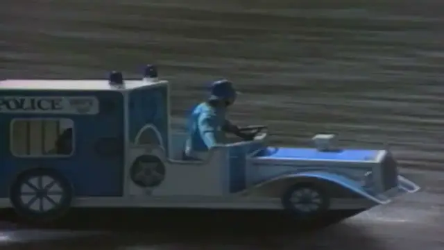 Video thumbnail for Bob Uecker introduces Birdman Rally in Melbourne for Episode 11 of The Wacky World of Sports