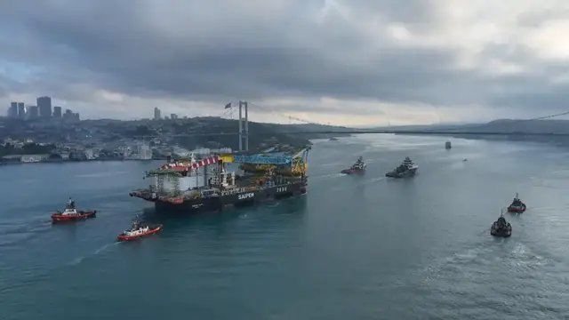 Video thumbnail for Türkiye: DRONE - World's 3rd-largest semi-submersible crane vessel transits Bosphorus Strait.