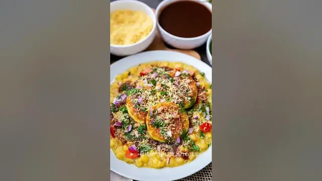 Video thumbnail for 12 Street Food items you must try out in Mumbai #shorts #mumbai