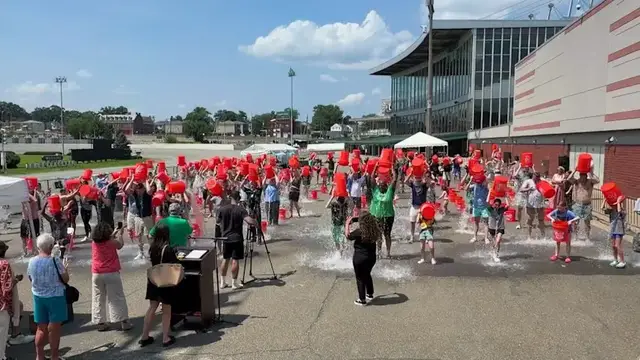 Video thumbnail for Cold water, warm hearts: Yonkers ALS Ice Bucket Challenge keeps Pat Quinn's legacy alive