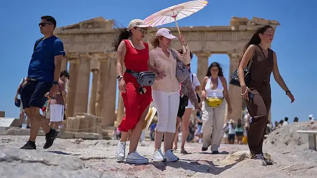 Video thumbnail for World will have to learn to live with heatwaves, UN says