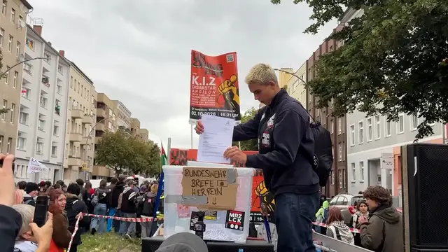 Video thumbnail for Thousands of students protest German military conscription