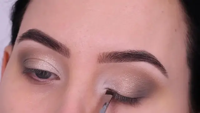 'Video thumbnail for Soft Sparkly Glam Eye Makeup Tutorial | Holiday Makeup'