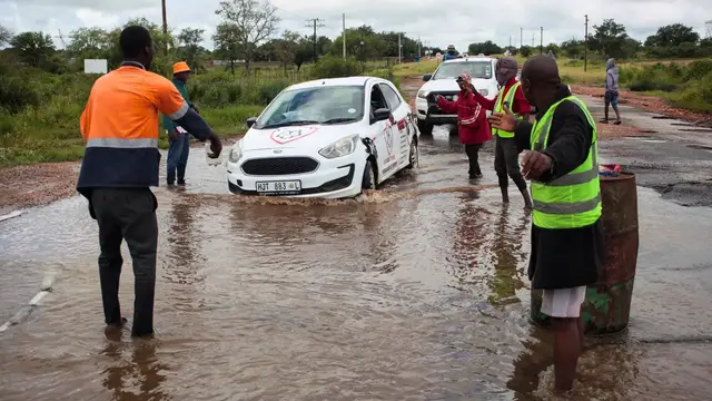 Video thumbnail for Floods kill more than 100 across southern Africa as rains intensify