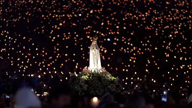 'Video thumbnail for Over 270,000 pilgrims gather in Fátima shrine after Pope Leo's election'