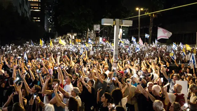 'Video thumbnail for Israeli protesters block highway, demanding a hostage deal'