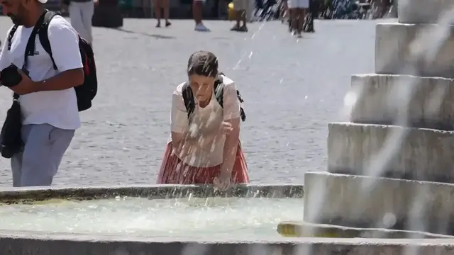 Video thumbnail for Italy: Fourth heatwave grips Italy as temperatures near 40C.