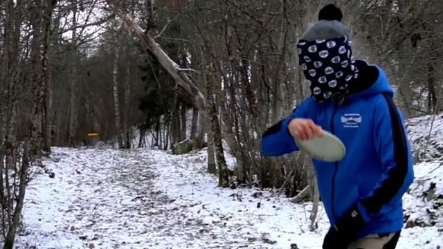 'Video thumbnail for Farthest disc golf ace blindfolded - 49.51 m (162 ft 5.2 in ) by Kevin Klangebo'