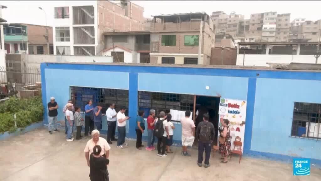 Video thumbnail for Peru police raid ex-election chief’s home amid widening probe