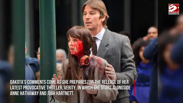 Video thumbnail for Dakota Johnson praises famous mother for giving her love of her body
