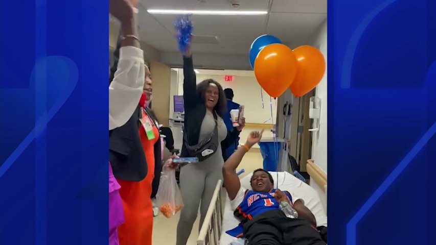 Video thumbnail for Knicks fan breaks foot while celebrating Game 4 win