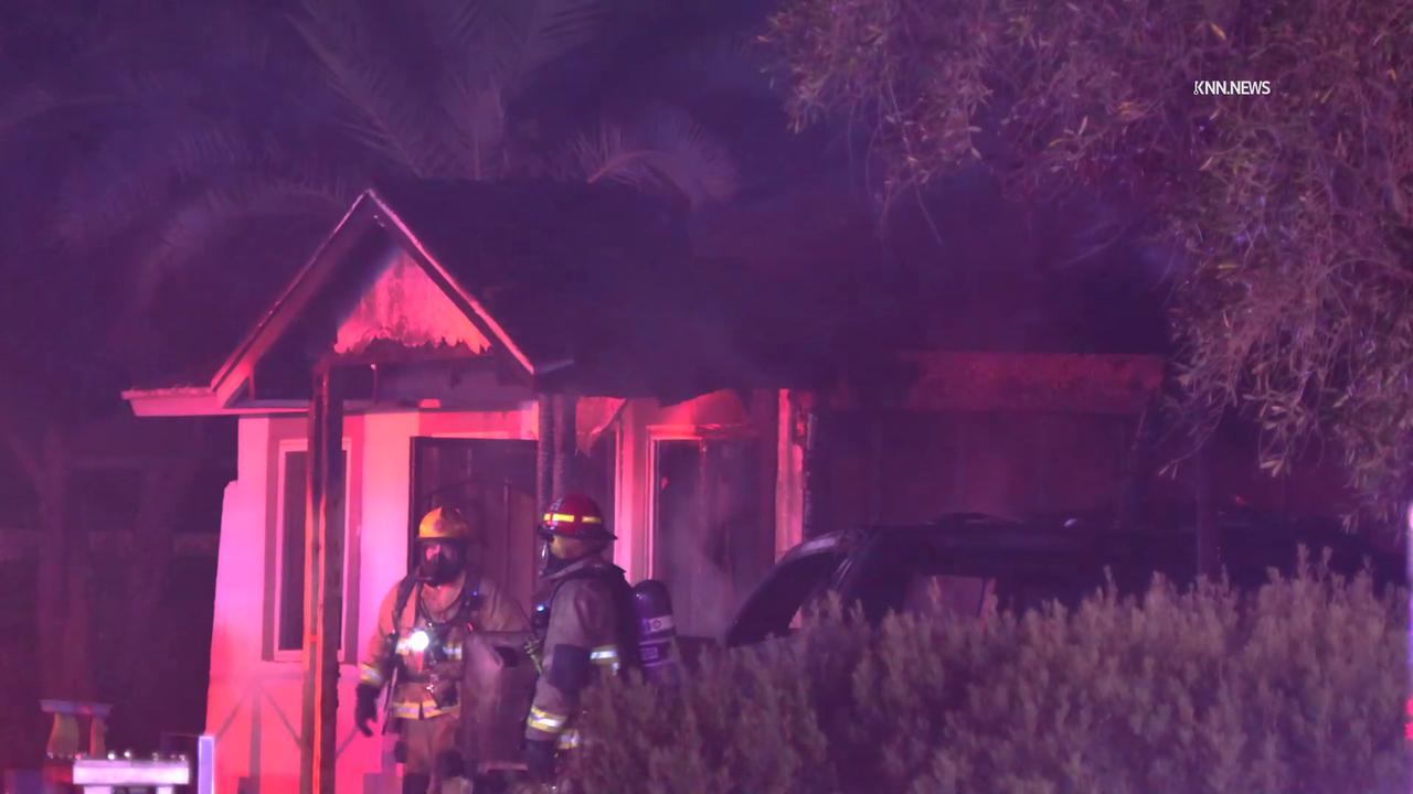 Video thumbnail for US, Phoenix: Mesa 1st Alarm Defensive House Fire.