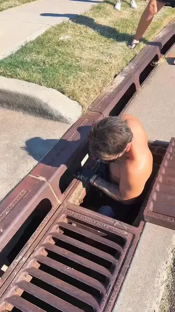 Video thumbnail for Man Crawls into Storm Drain to Rescue Baby Ducks