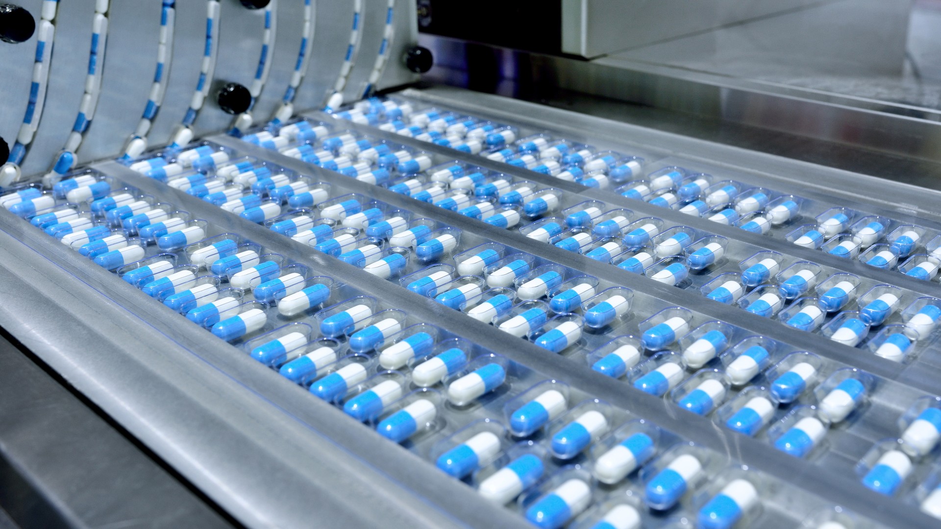 Video thumbnail for Trump threatens up to 100% tariffs on brand-name drugs