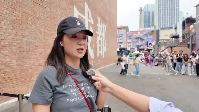 Video thumbnail for China: Urban update program turns old industrial facilities into chic consumer hub in SW China.