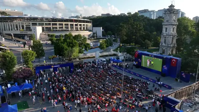Video thumbnail for Türkiye: DRONE - Turkish fans gather in Istanbul for World Cup match against Paraguay.