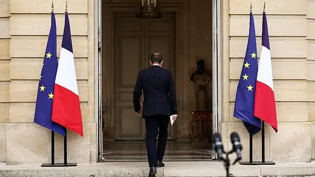 'Video thumbnail for French PM Lecornu resigns after less than a month in office, deepening political crisis'