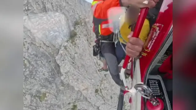 Video thumbnail for Italy: Falling Rock Smashes Into Climber As Dramatic Mountain Rescue Unfolds In Italy.