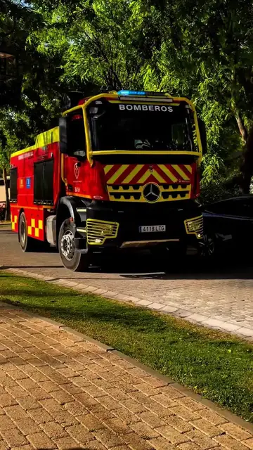 Video thumbnail for Helicopters Battle Hillside Wildfire near Estepona