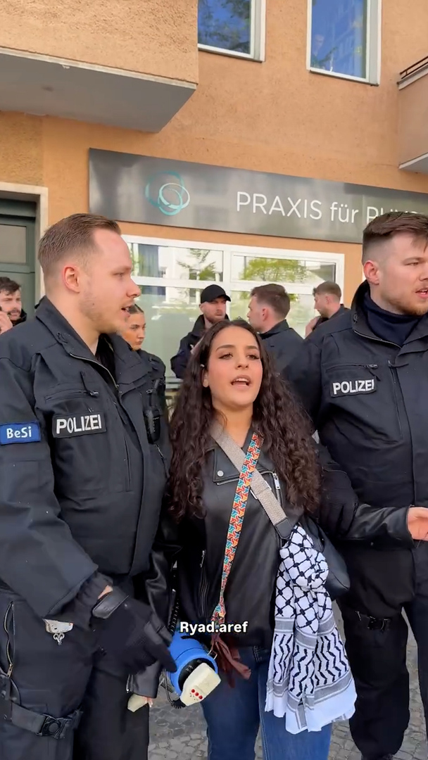 Video thumbnail for Police arrest demonstrators at pro-Palestine rally in Berlin