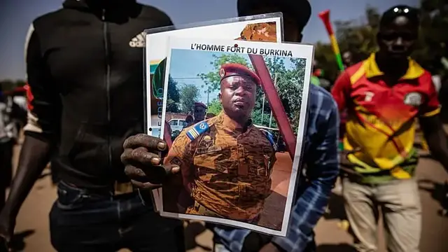 Video thumbnail for Former Burkina leader and alleged coup plotter arrested in Togo and expelled