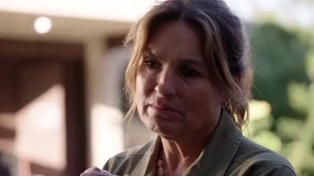 Video thumbnail for My Mom Jayne: Mariska Hargitay Gifted Jayne Mansfield's Items