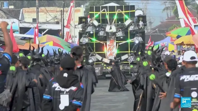 'Video thumbnail for Indonesia’s mobile music craze divides opinion'