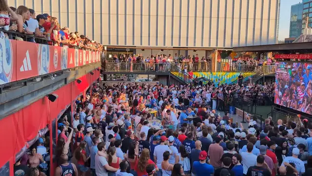 Video thumbnail for US: Fans watch United States-Belgium match on giant screens.