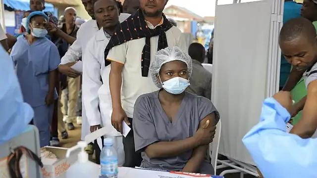 Video thumbnail for Frontline workers in DRC receive Ervebo vaccine amid growing Ebola outbreak