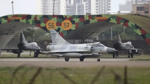 Video thumbnail for Taiwan scrambles jets as China tests missiles on a second day of military drills